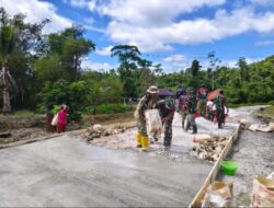 Turun Langsung ke Lapangan, Dansatgas TMMD Ke-129 Kodim 1807/Sorsel Kobarkan Semangat Gotong Royong Warga