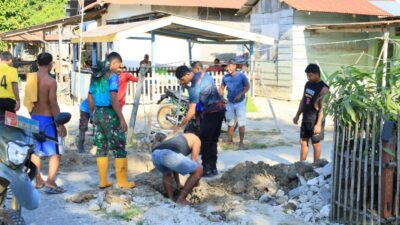 Semangat Kebersamaan Satgas TMMD ke-129 Kodim 1505/Tidore dan Warga Terus Menggelora di Lokasi Pembangunan Drainase