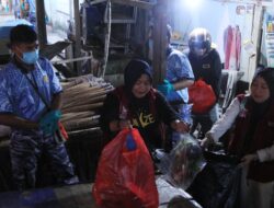 Lanud Sultan Hasanuddin Bersama Satuan TNI AU Makassar Gelar Karya Bakti di Pasar Mandai Sambut Hari Bakti ke-79 TNI Angkatan Udara