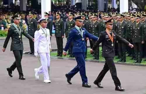 Panglima TNI Hadiri Upacara Prasetya Perwira (Praspa) TNI dan Polri Tahun 2026 di Istana Negara