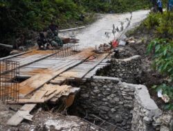 Rehab Jembatan TMMD Ke-129 Capai 55 Persen, Satgas TMMD Percepat Konektivitas dan Akses Masyarakat Kampung Sesor