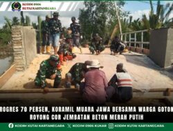 Progres 70 Persen, Koramil Muara Jawa Bersama Warga Gotong Royong Cor Jembatan Beton Merah Putih
