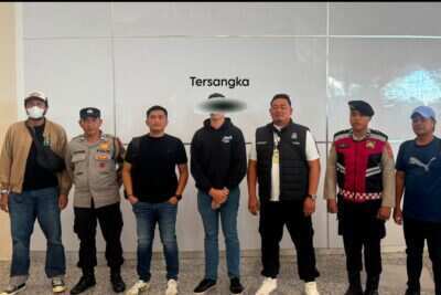 Polisi tangkap WNA Australia yang diduga mesum di halaman rumah warga