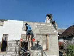 Sentuhan Warna Baru untuk Impian Pak Koko: Satgas TMMD 129 Bojonegoro Pacu Finishing RTLH di Desa Kesongo