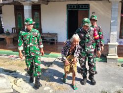 Sentuhan Kasih di Kesongo: Saat Satgas TMMD 129 Bojonegoro Merangkul Mbah Kasidah Menatap Rumah Baru Anak Tercinta