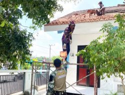 Atap Kokoh, Warna Baru: Sinergi Satgas TMMD 129 Bojonegoro dan Warga Sulap SDN Kesongo 1 Jadi Rumah Belajar Nyaman