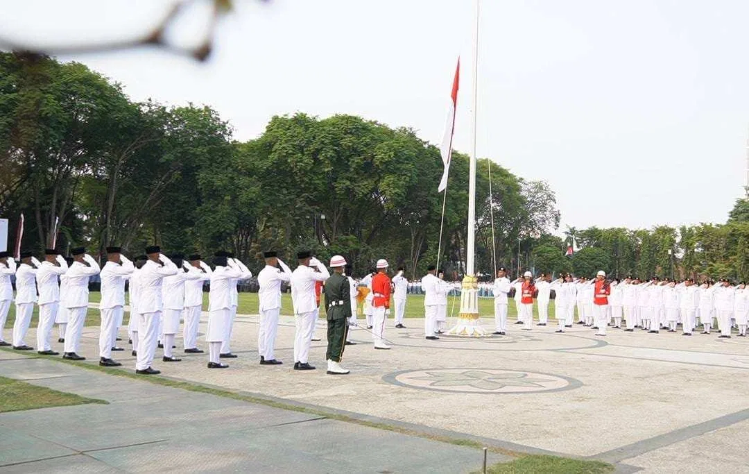 Berlangsung Khidmat: Dandim Bojonegoro Pimpin Upacara Penurunan Bendera HUT ke-81 RI