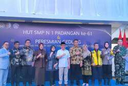 Dandim Bojonegoro Dampingi Menko PMK Hadiri Harlah dan Peresmian Gedung Baru SMPN 1 Padangan