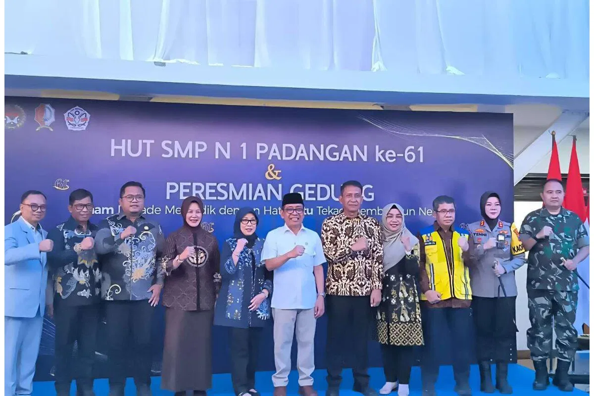 Dandim Bojonegoro Dampingi Menko PMK Hadiri Harlah dan Peresmian Gedung Baru SMPN 1 Padangan