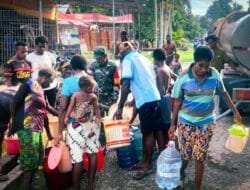 Koramil 1710-07/Mapurujaya Salurkan Bantuan Air Bersih untuk Warga Kampung Mwuare