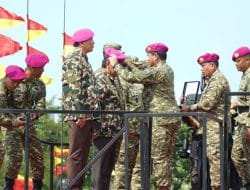 Wakil Panglima TNI dan Sejumlah Pejabat Negara Terima Warga Kehormatan dan Brevet Korps Marinir