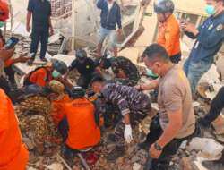 TNI Kerahkan Personel, Hercules, dan KRI Bantu Masyarakat Terdampak Gempa NTT