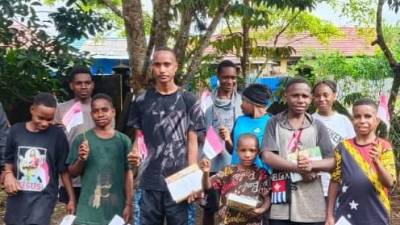 Meriahkan HUT RI ke-81, Tokoh adat sekaligus Rohaniawan Gelar Lomba Berhadiah dan Bagikan Sembako kepada Masyarakat Nduga