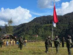 Menembus Keterisolasian Ugimba: Misi Pengabdian Koops TNI Habema Mengibarkan Merah Putih di Kaki Gunung Cartenz