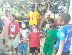 Berbagi Kebahagiaan HUT RI, Kepala Suku Senggi Gelar Lomba dan Pembagian Sembako
