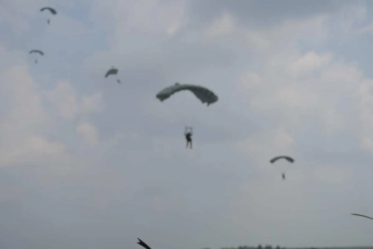 TNI Percepat Penanganan Karhutla Way Kambas, Tim Alfa Diterjunkan dari Udara