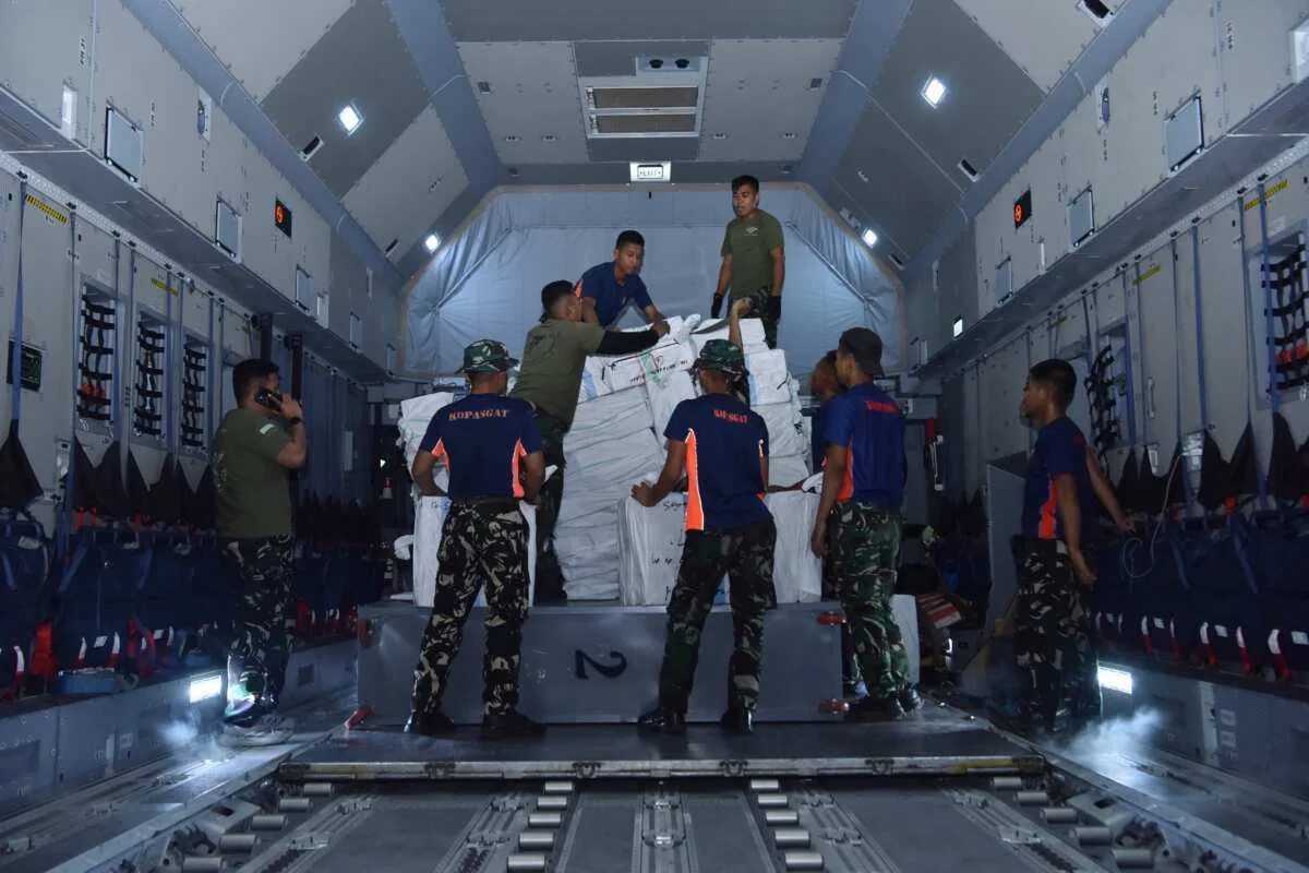 Hari Ketiga Belas Penanganan Gempa NTT, TNI  Sudah Salurkan 946,923 Ton Bantuan