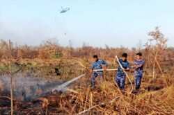 Pemadaman dan Pembasahan Lahan Gambut Diperkuat, Satgas Darat Lanud Sjamsudin Noor Berjibaku di Tengah Asap Tekan Dampak Karhutla di Kalsel