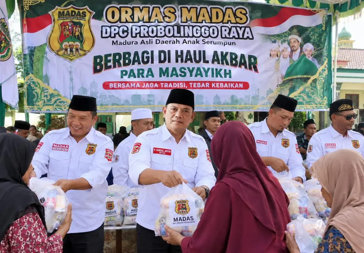 DPC MADAS Probolinggo Raya Berbagi Makanan Dan Minuman Gratis Di Haul Akbar Para Masyayikh