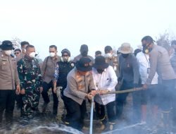 Pantau Langsung Perkembangan Karhutla, Komandan Lanud Sjamsudin Noor Bersama Forkopimda Kalsel Turun ke Lapangan Uji Fungsi Inovasi Injeksi Air