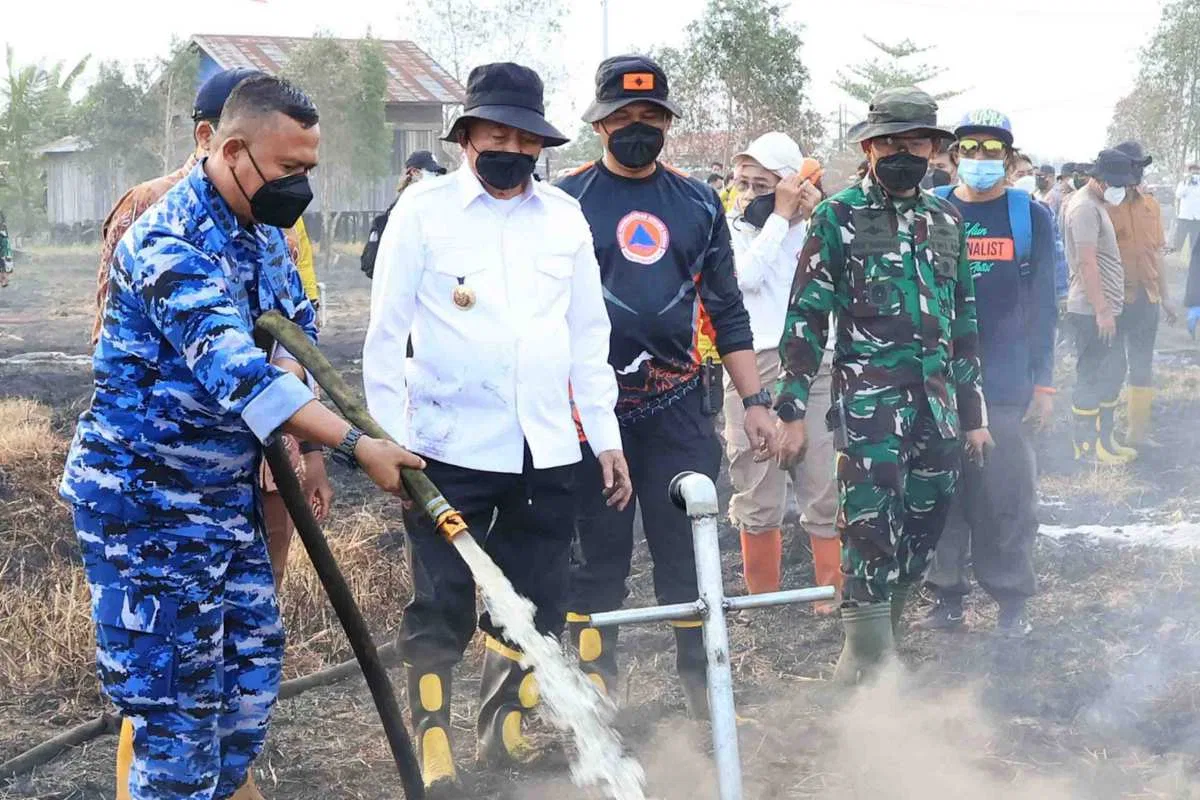 Gunakan Cairan Khusus, Metode Undercooling Dikerahkan; Gubernur, Danlanud, dan Forkopimda Kalsel Bersinergi di Titik Api Atasi Karhutla