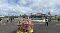 Pasokan Beras ASN Tiba di Yahukimo, Diangkut Hercules C-130 TNI AU