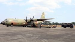 Hercules TNI AU Kembali Tiba di Lanud Sjamsudin Noor, Bawa Ratusan APD Bantuan Kemhan RI dan Masker Dari Puskes TNI AU Untuk Perkuat Penanganan Karhutla Kalsel