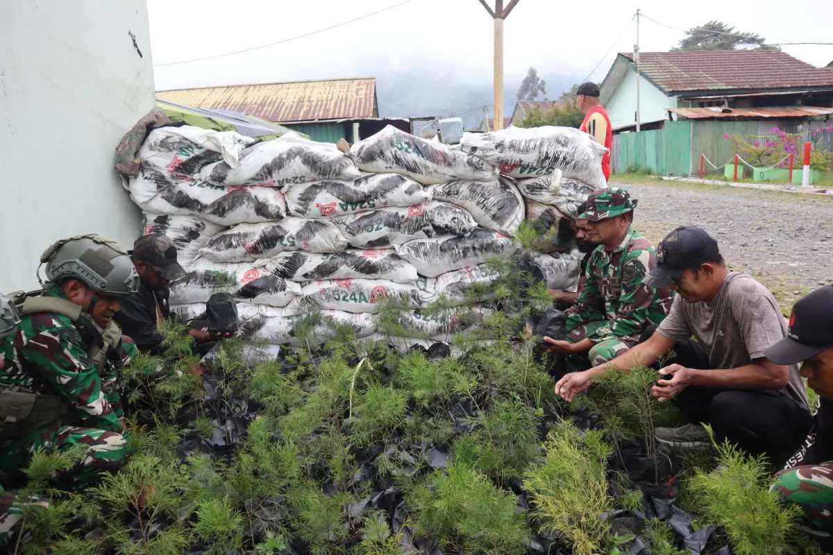 Sambut HUT Ke-81 TNI Tahun 2026, Kodim 1714/Puncak Jaya Bersama Rakyat Menanam Pohon Demi Masa Depan Baik