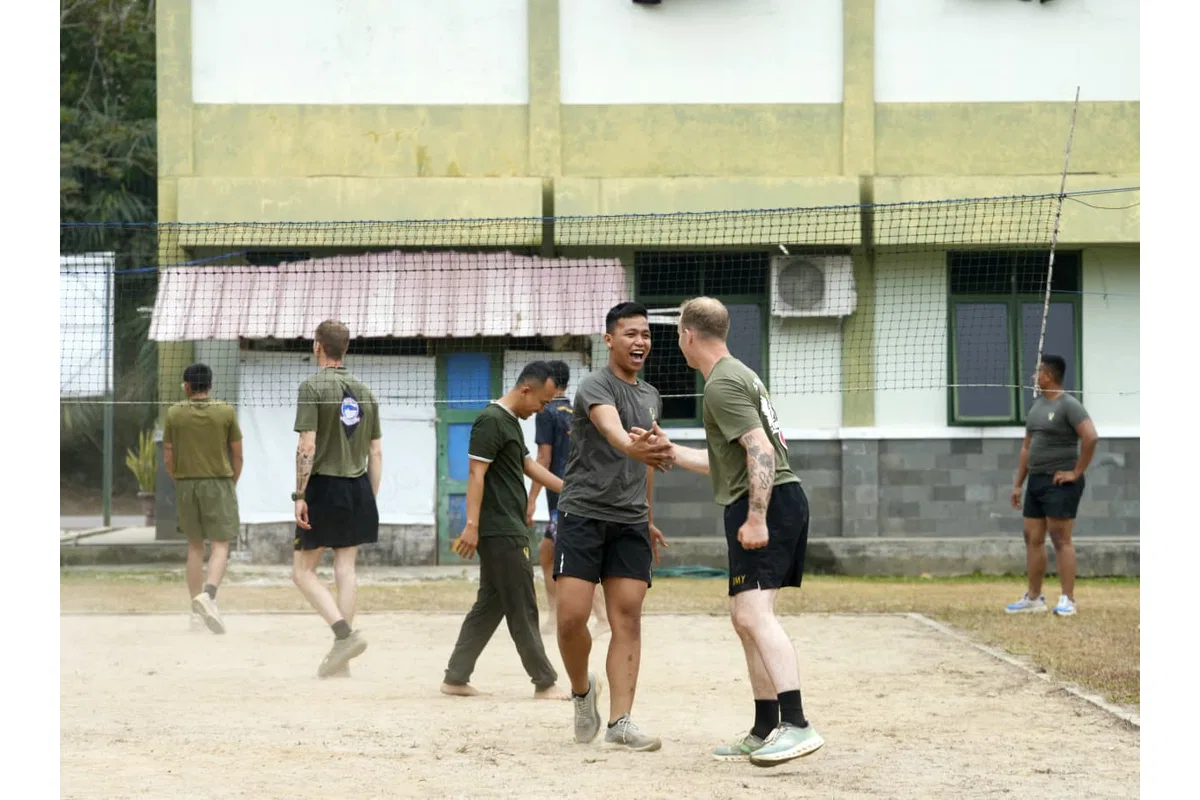 Olahraga Bersama Pererat Persahabatan Prajurit TNI dan Negara Sahabat di SGS 2026