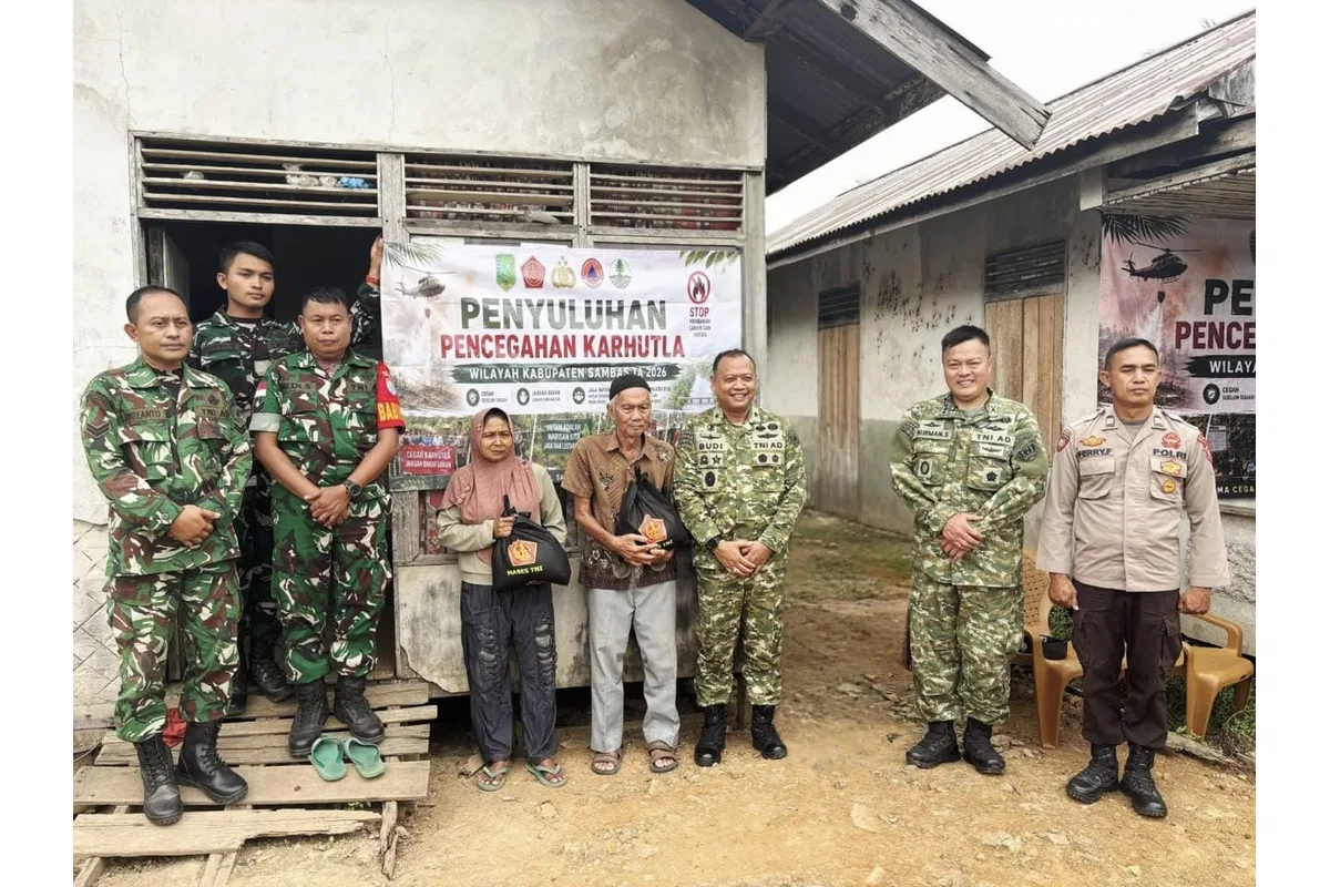 TNI Gencarkan Penyuluhan Door to Door Cegah Karhutla di Kabupaten Sambas