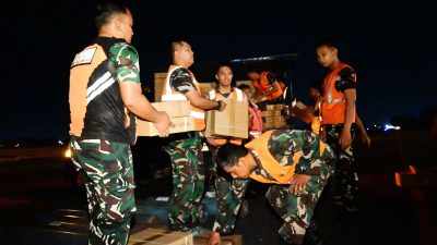 Tak Hanya Logistik, Hercules TNI AU Bawa Dukungan Kesehatan dan Peralatan Untuk Menopang Perjuangan Pasukan Karhutla Kalsel