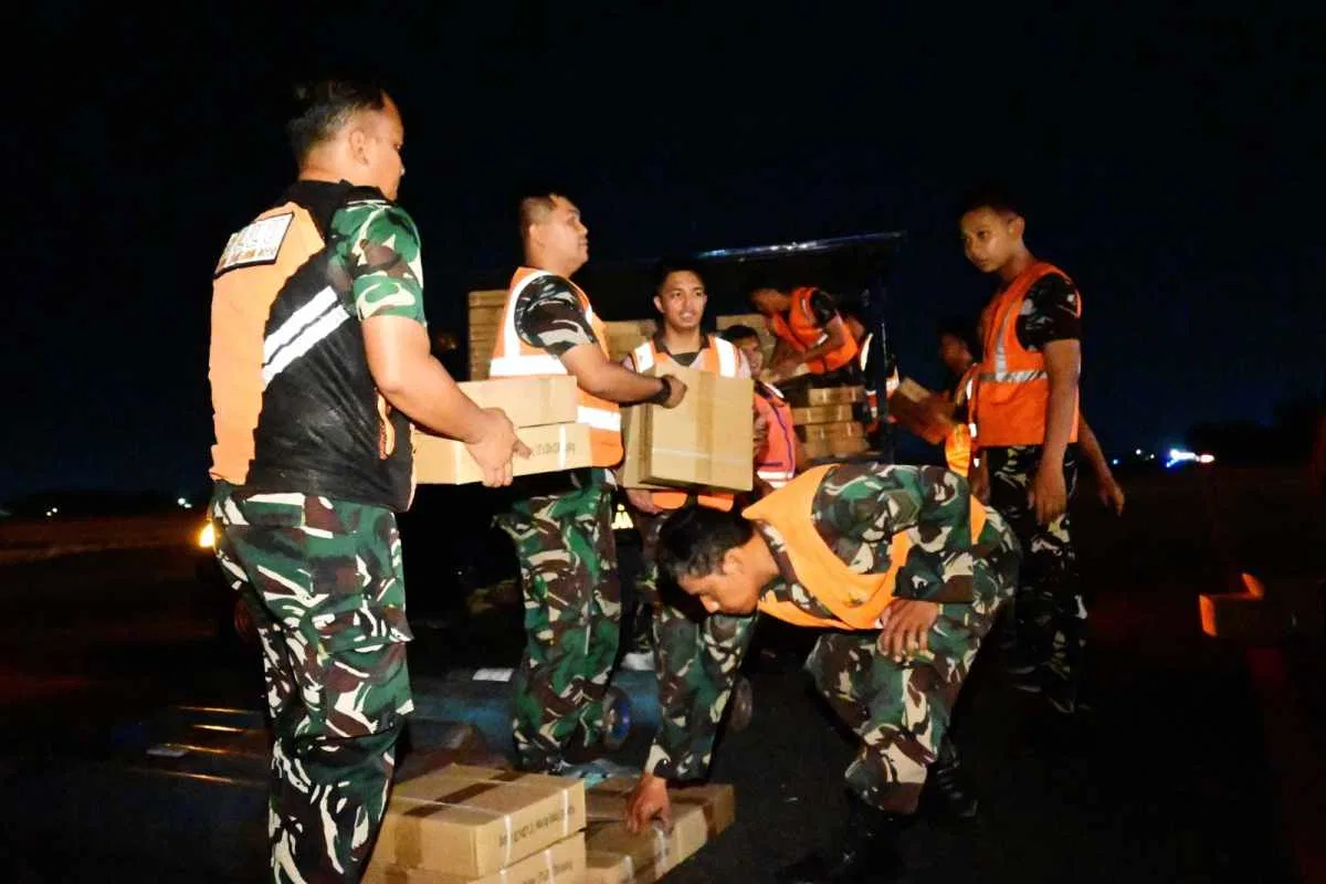 Tak Hanya Logistik, Hercules TNI AU Bawa Dukungan Kesehatan dan Peralatan Untuk Menopang Perjuangan Pasukan Karhutla Kalsel