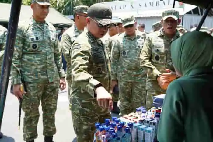 Panglima TNI Hadiri Bazar Bersama Rakyat di Yogyakarta