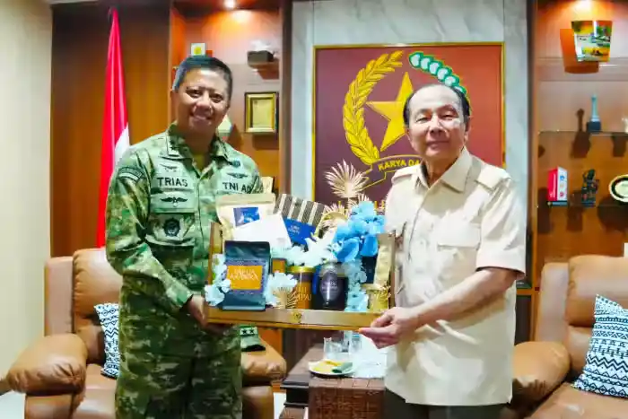 Jelang HUT Ke-81 TNI, Kas Kohanudnas Anjangsana kepada Jenderal (HOR) H.B.L. Mantiri