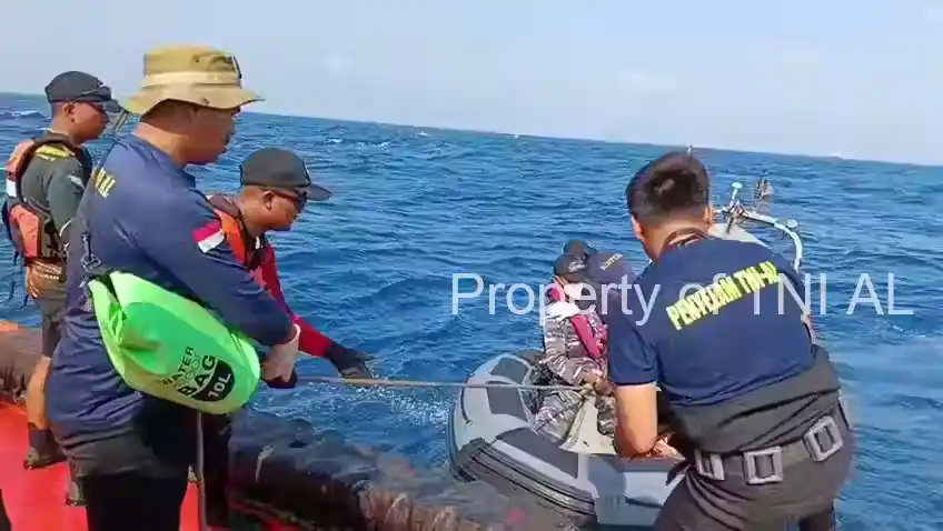 Tim Penyelam TNI AL Temukan 15 Jenazah Korban KM Virgo Transport 8