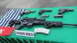 Memilih Jalan Damai, Empat Anggota OPM Puncak Jaya Serahkan Senjata kepada Pangkoops TNI Habema dan Kembali ke Masyarakat