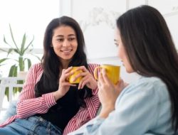 7 Tanda Halus Bahwa Seseorang Mungkin Diam-Diam Tidak Suka dengan Kesuksesanmu Menurut Psikologi