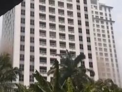 Kebakaran di Apartemen Pavilion Tanah Abang, Petugas Sisir Korban
