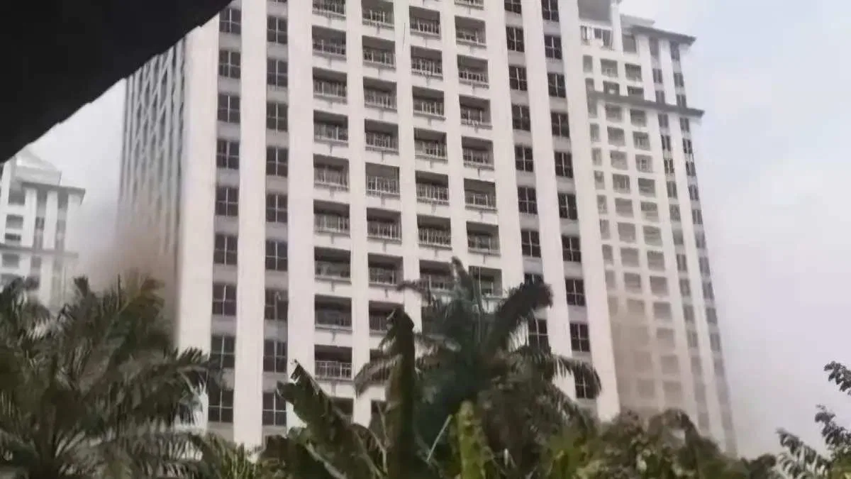 Kebakaran di Apartemen Pavilion Tanah Abang, Petugas Sisir Korban