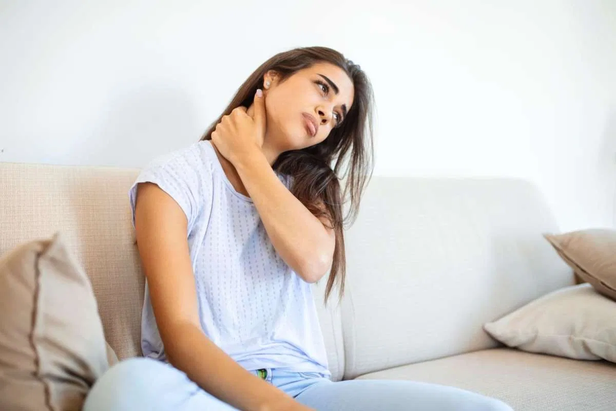 Jangan Panik, Ini 5 Cara Meredakan Leher Kaku Akibat Salah Posisi Tidur