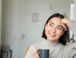 7 Hal yang Perlahan Ditinggalkan Orang Saat Mereka Merasa Nyaman dengan Diri Mereka Sendiri